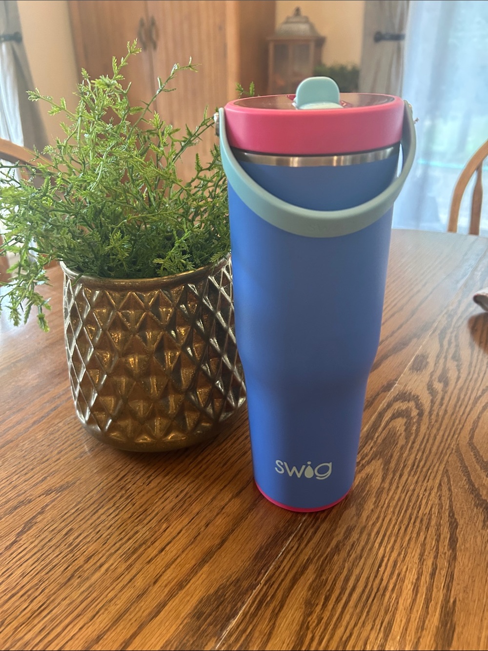 32 oz Swig Blue & Pink Insulated Tumbler with Handle